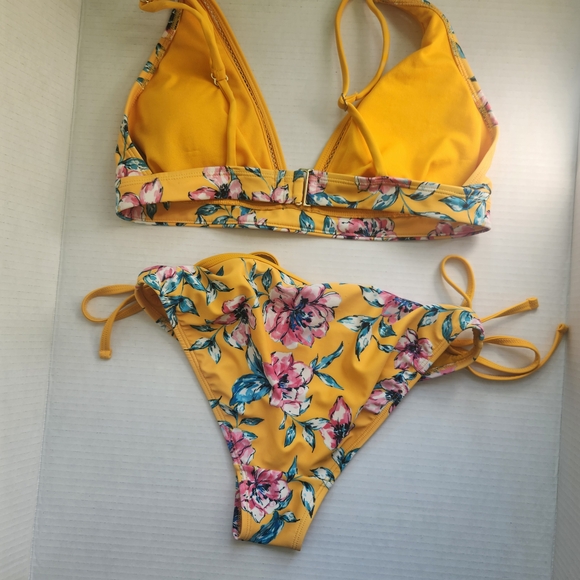 Daisy Fuentes Yellow Floral Bikini Women's Size 6 Vacation Beach - Picture 2 of 4